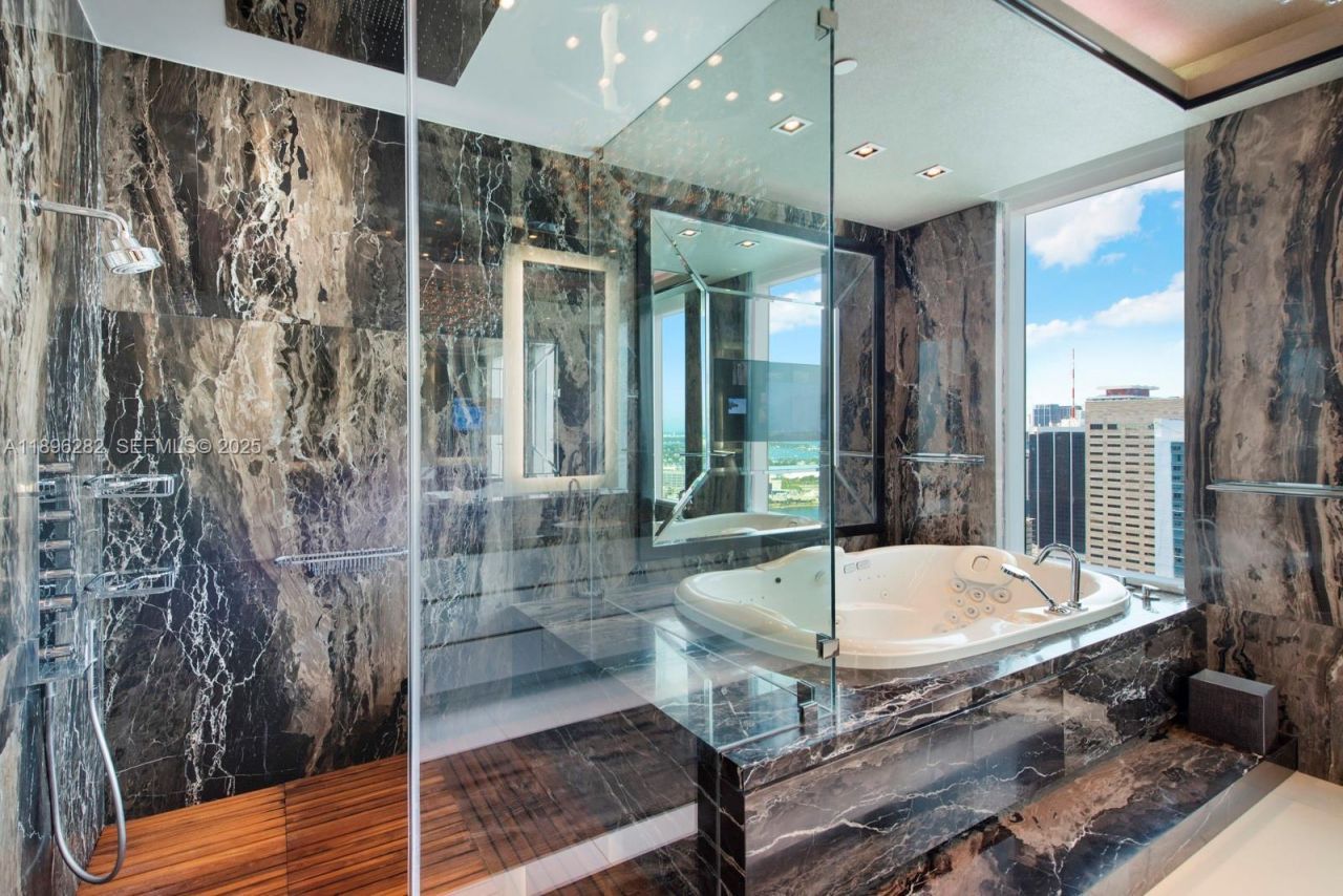 900 Brickell Key Blvd, Unit PH3403, Miami, FL 33131 Photo