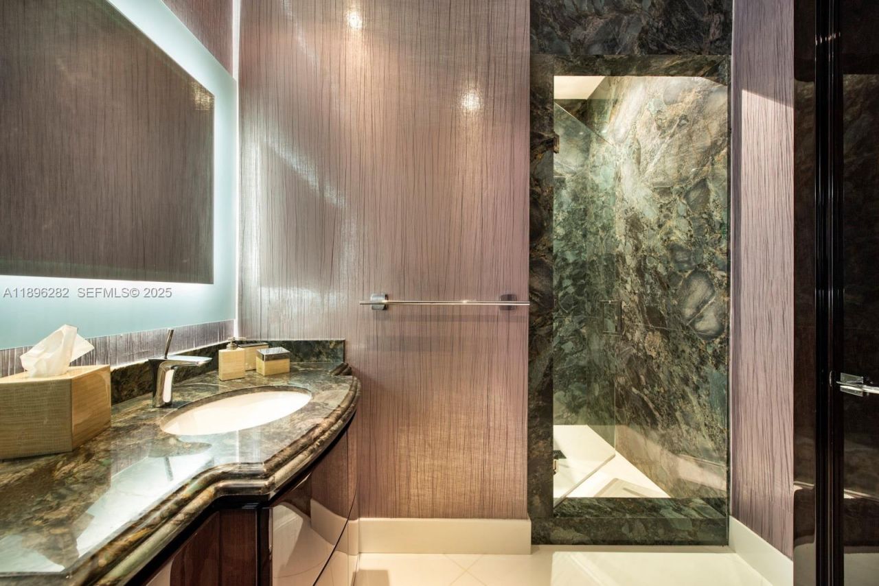 900 Brickell Key Blvd, Unit PH3403, Miami, FL 33131 Photo