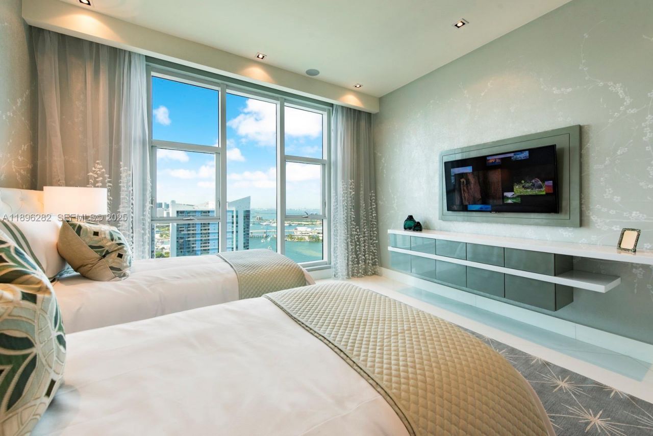 900 Brickell Key Blvd, Unit PH3403, Miami, FL 33131 Photo