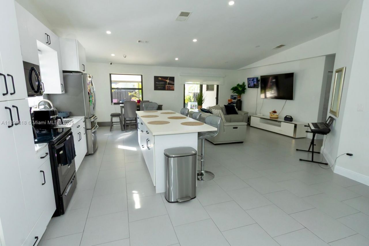 8550 SW 207th Ter, Cutler Bay, FL 33189 Photo