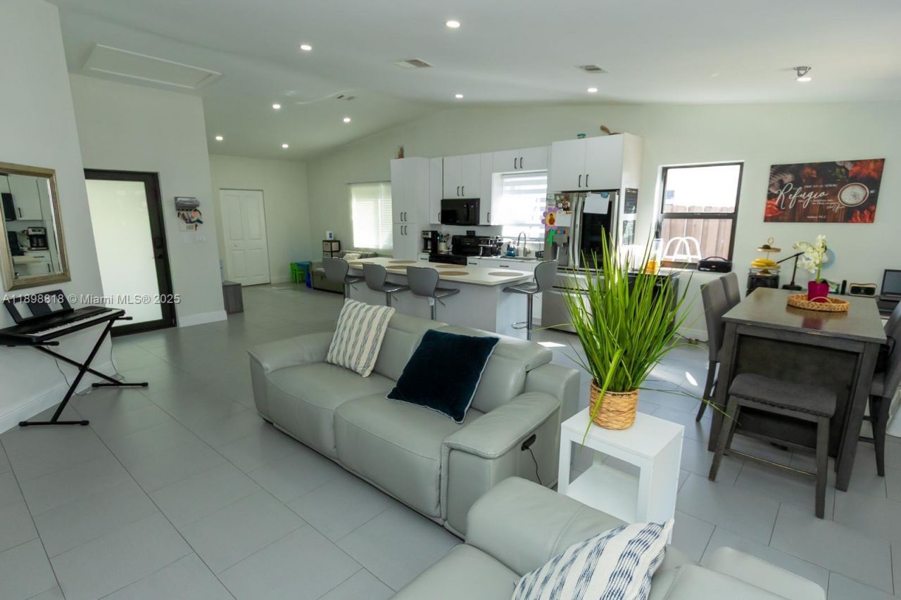 8550 SW 207th Ter, Cutler Bay, FL 33189 Photo