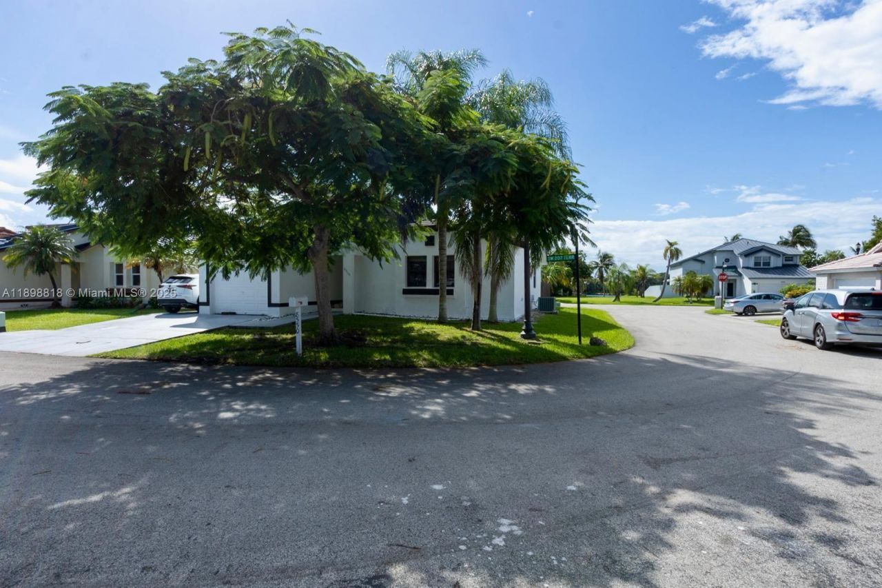 8550 SW 207th Ter, Cutler Bay, FL 33189 Photo