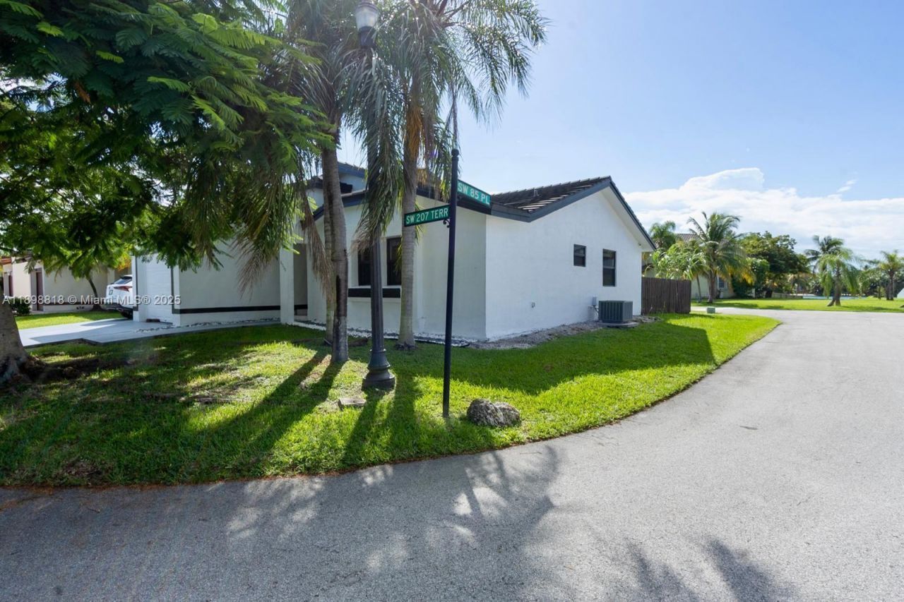 8550 SW 207th Ter, Cutler Bay, FL 33189 Photo