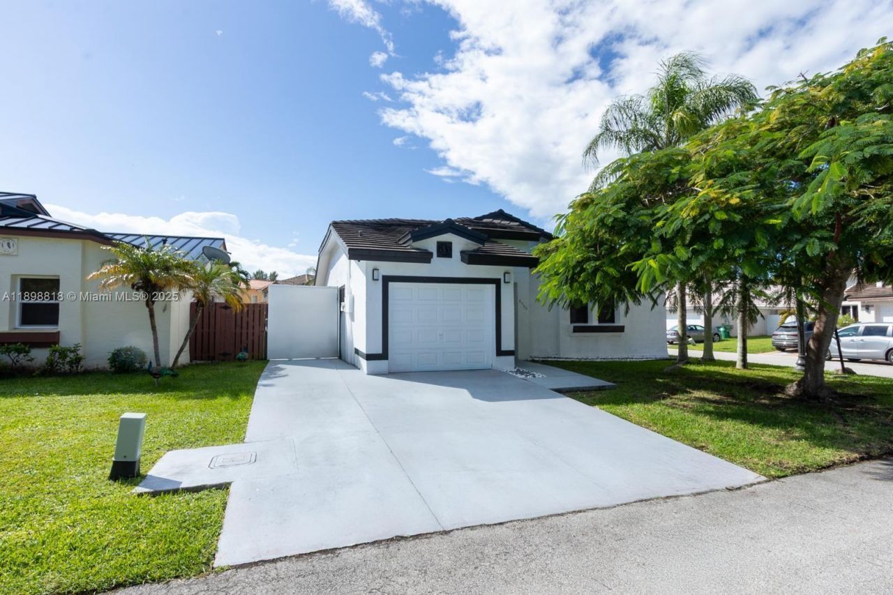 8550 SW 207th Ter, Cutler Bay, FL 33189 Photo