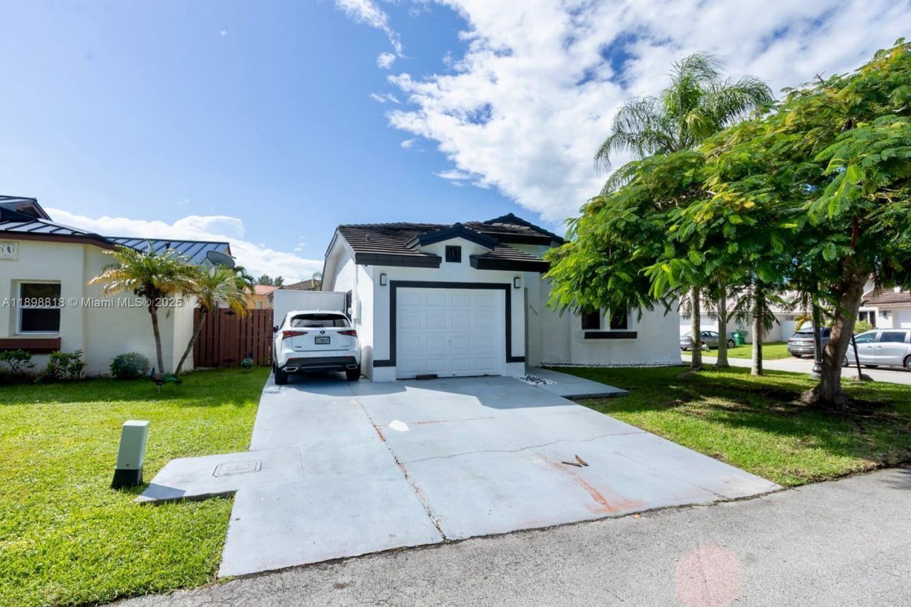 8550 SW 207th Ter, Cutler Bay, FL 33189 Photo