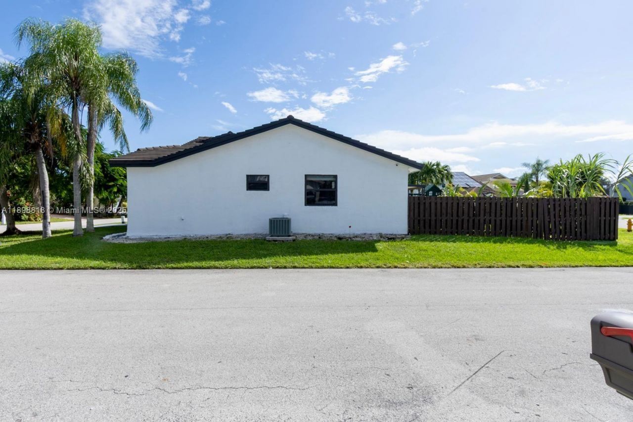 8550 SW 207th Ter, Cutler Bay, FL 33189 Photo
