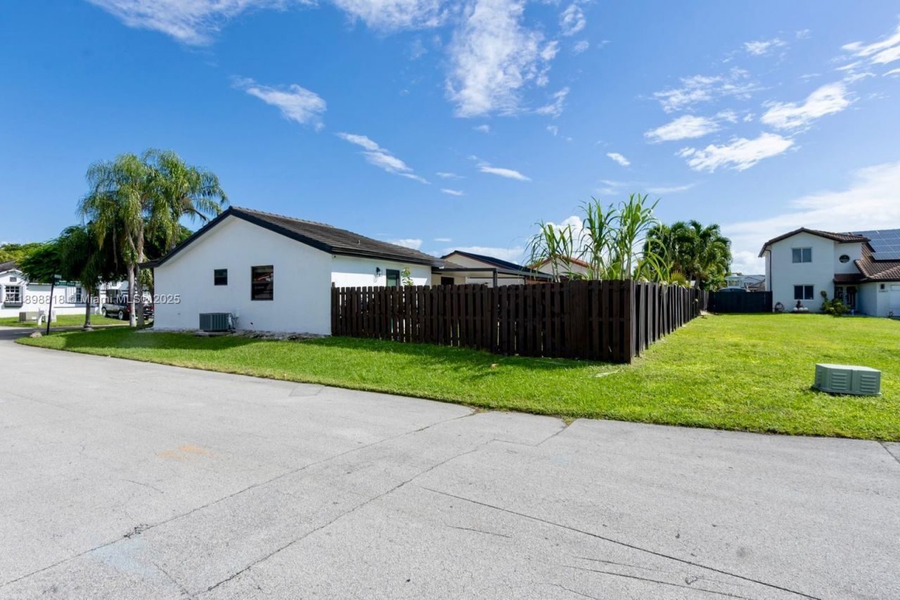 8550 SW 207th Ter, Cutler Bay, FL 33189 Photo