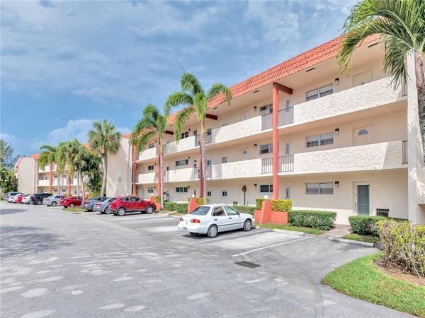 9800 N Hollybrook Lake Drive, Unit 202, Pembroke Pines, FL 33025