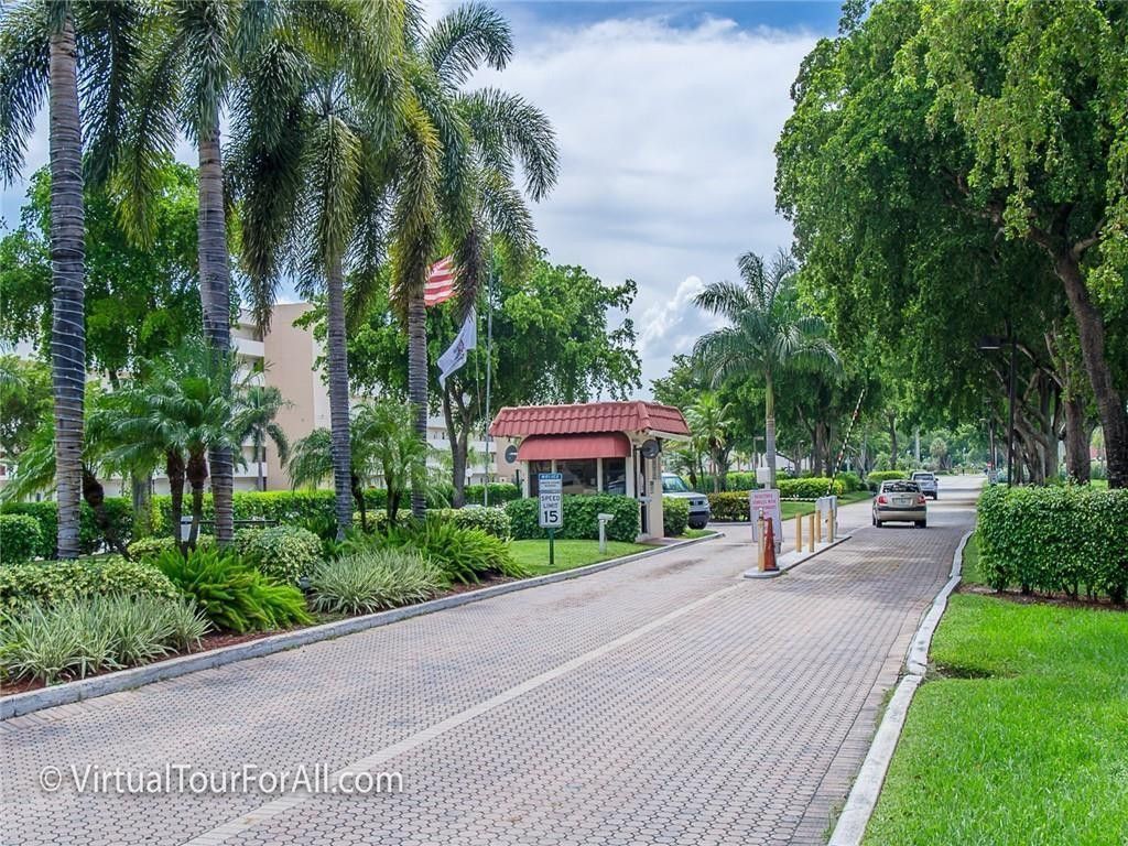9800 N Hollybrook Lake Drive, Unit 202, Pembroke Pines, FL 33025 Photo