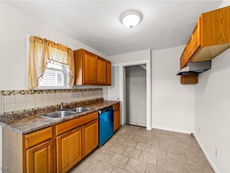 11813 Willard Avenue, Garfield Heights, OH 44125 Photo 10