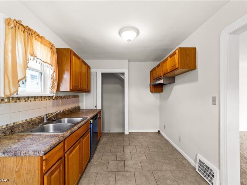 11813 Willard Avenue, Garfield Heights, OH 44125 Photo 13