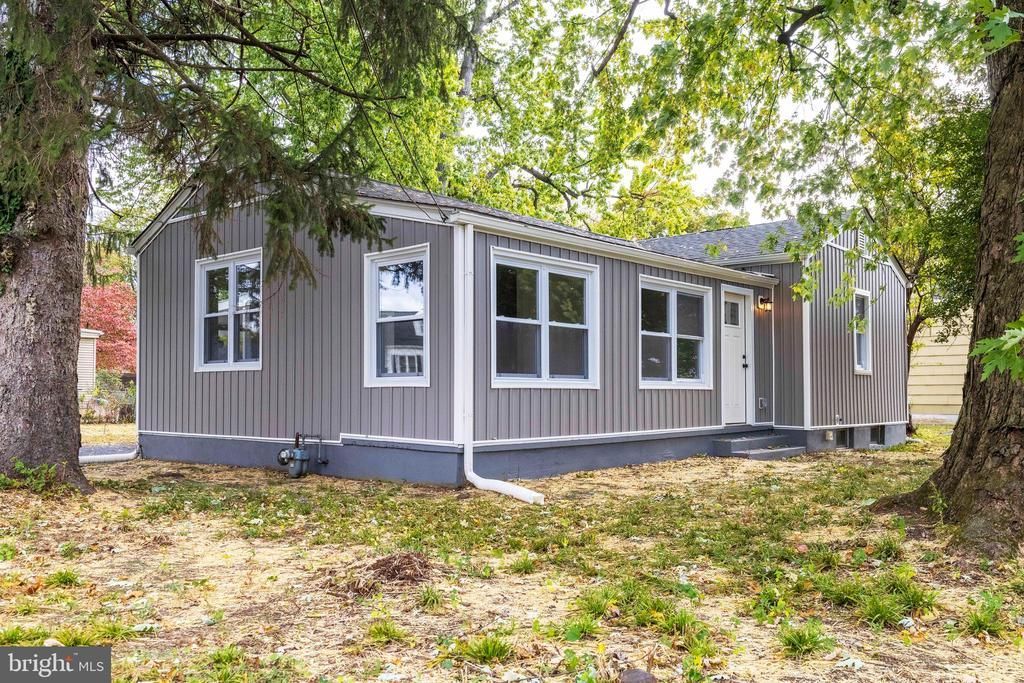 1236 S PENNSYLVANIA AVENUE, MORRISVILLE, PA 19067