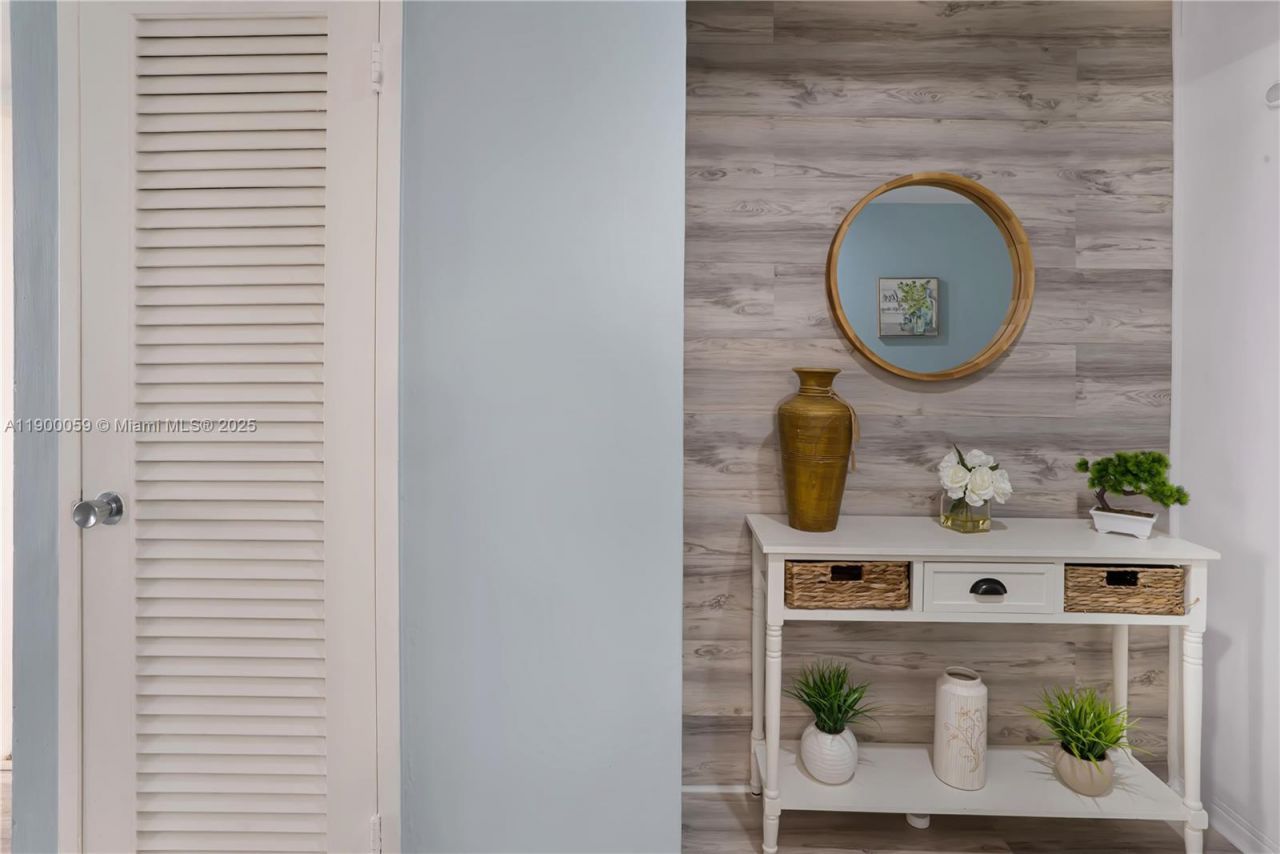 100 Lincoln Rd, Unit 607, Miami Beach, FL 33139 Photo