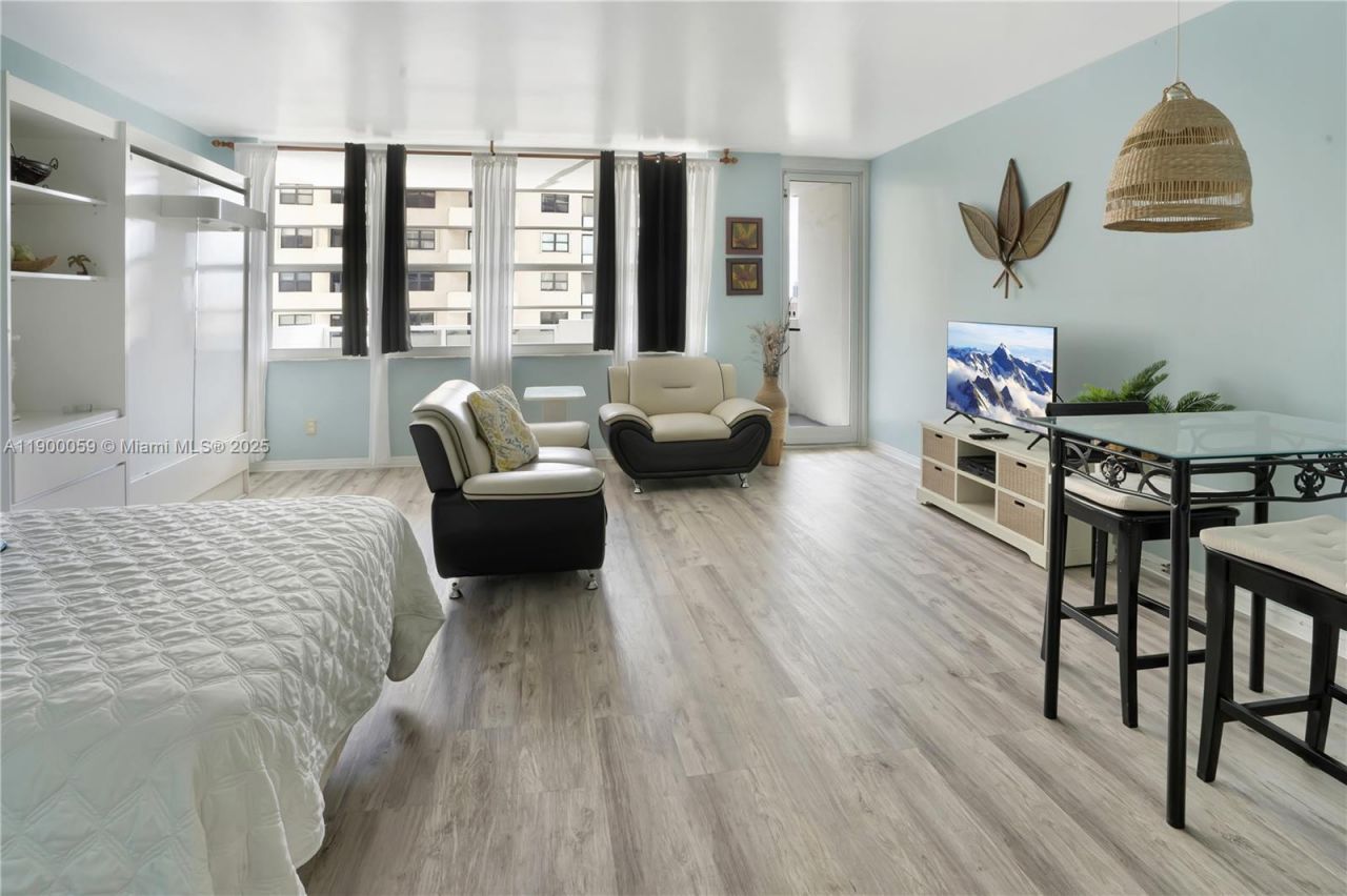 100 Lincoln Rd, Unit 607, Miami Beach, FL 33139 Photo