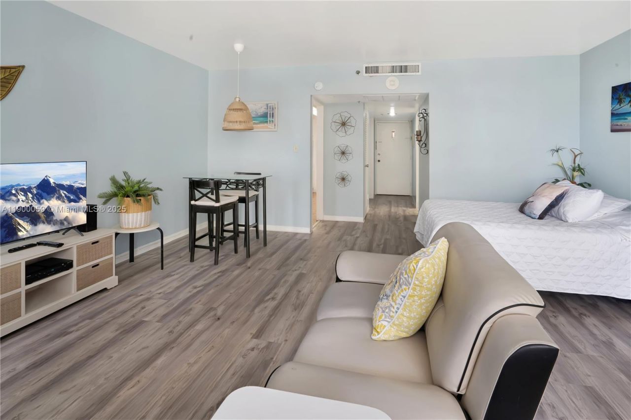 100 Lincoln Rd, Unit 607, Miami Beach, FL 33139 Photo