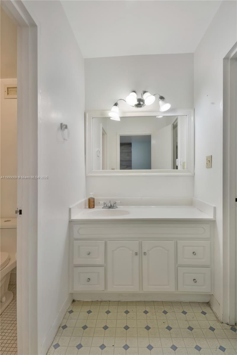 100 Lincoln Rd, Unit 607, Miami Beach, FL 33139 Photo