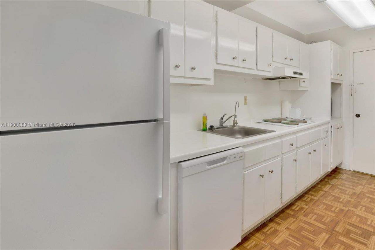 100 Lincoln Rd, Unit 607, Miami Beach, FL 33139 Photo