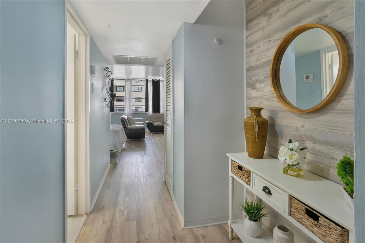 100 Lincoln Rd, Unit 607, Miami Beach, FL 33139 Photo