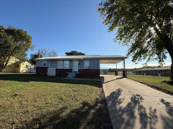 907 Caledonia Street, Paris, TN 38242