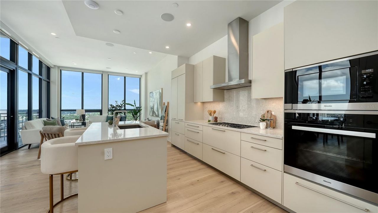 33 S Palm Avenue, Unit 1702, Sarasota, FL 34236 Photo