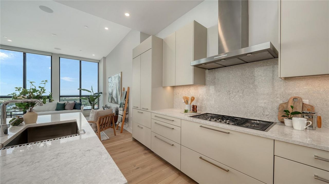 33 S Palm Avenue, Unit 1702, Sarasota, FL 34236 Photo