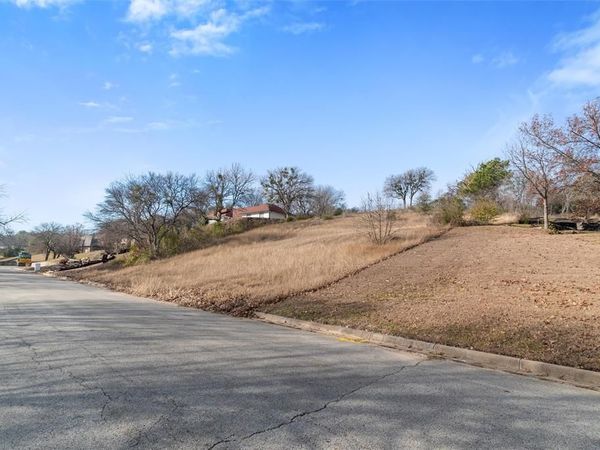 304 Willow Ridge Court , Fort Worth, TX 76103