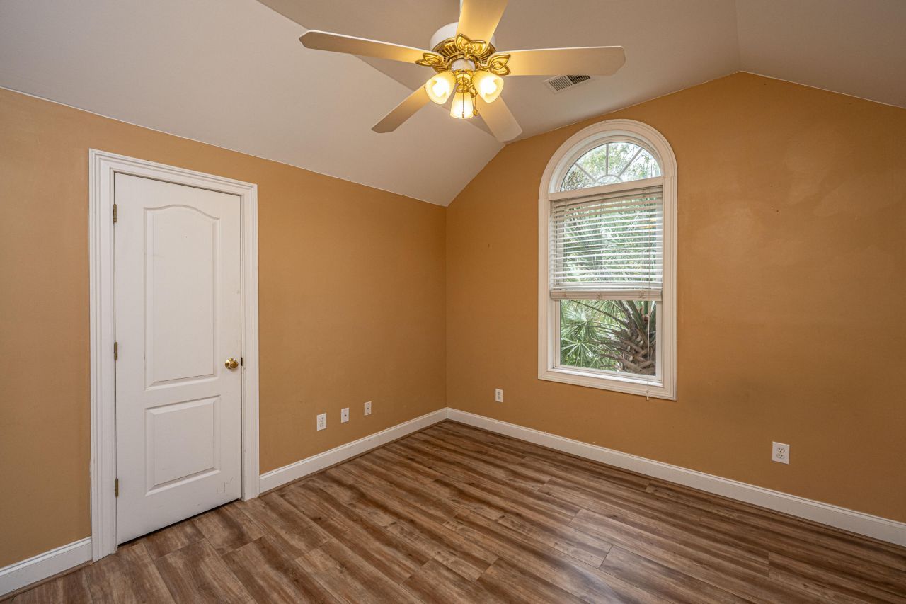 99 Fieldfare Way Photo 37