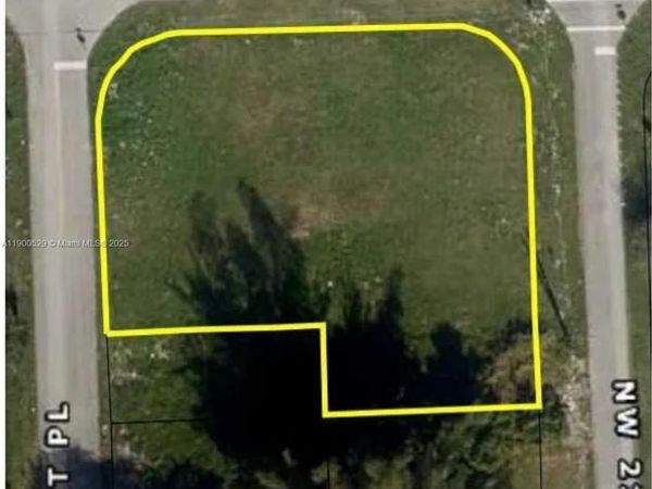 2140 NW 76th St, Miami, FL 33147