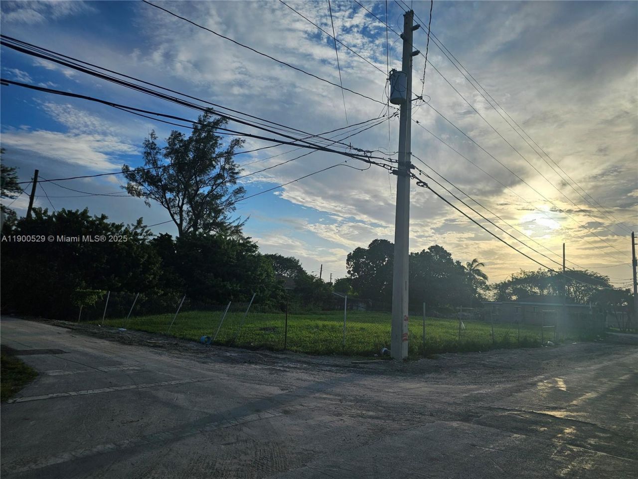 2140 NW 76th St, Miami, FL 33147 Photo