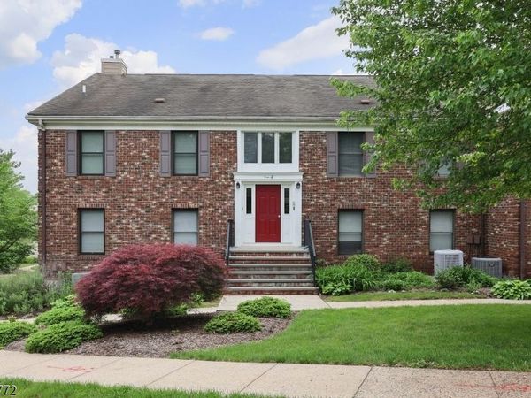 4 Sunrise Dr, Long Hill, NJ 07933