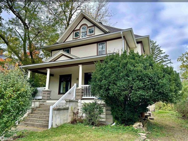 1517 Elm Street, Grinnell, IA 50112
