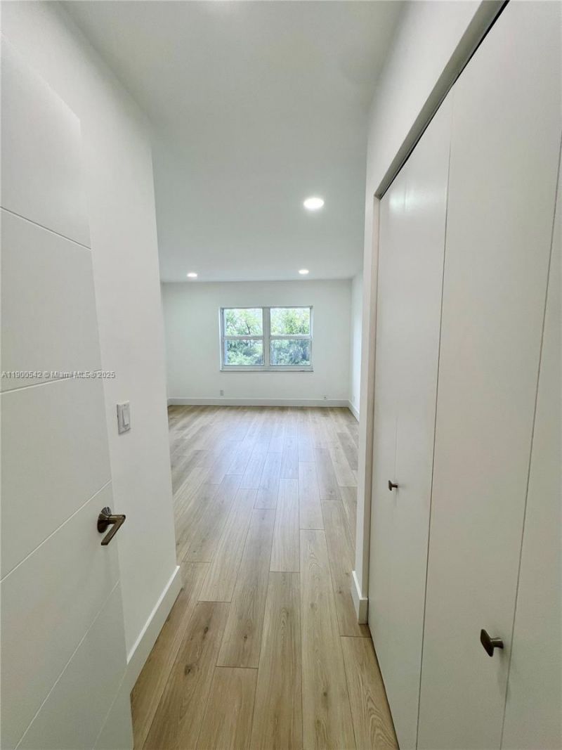 300 Diplomat Pkwy, Unit 518, Hallandale Beach, FL 33009 Photo