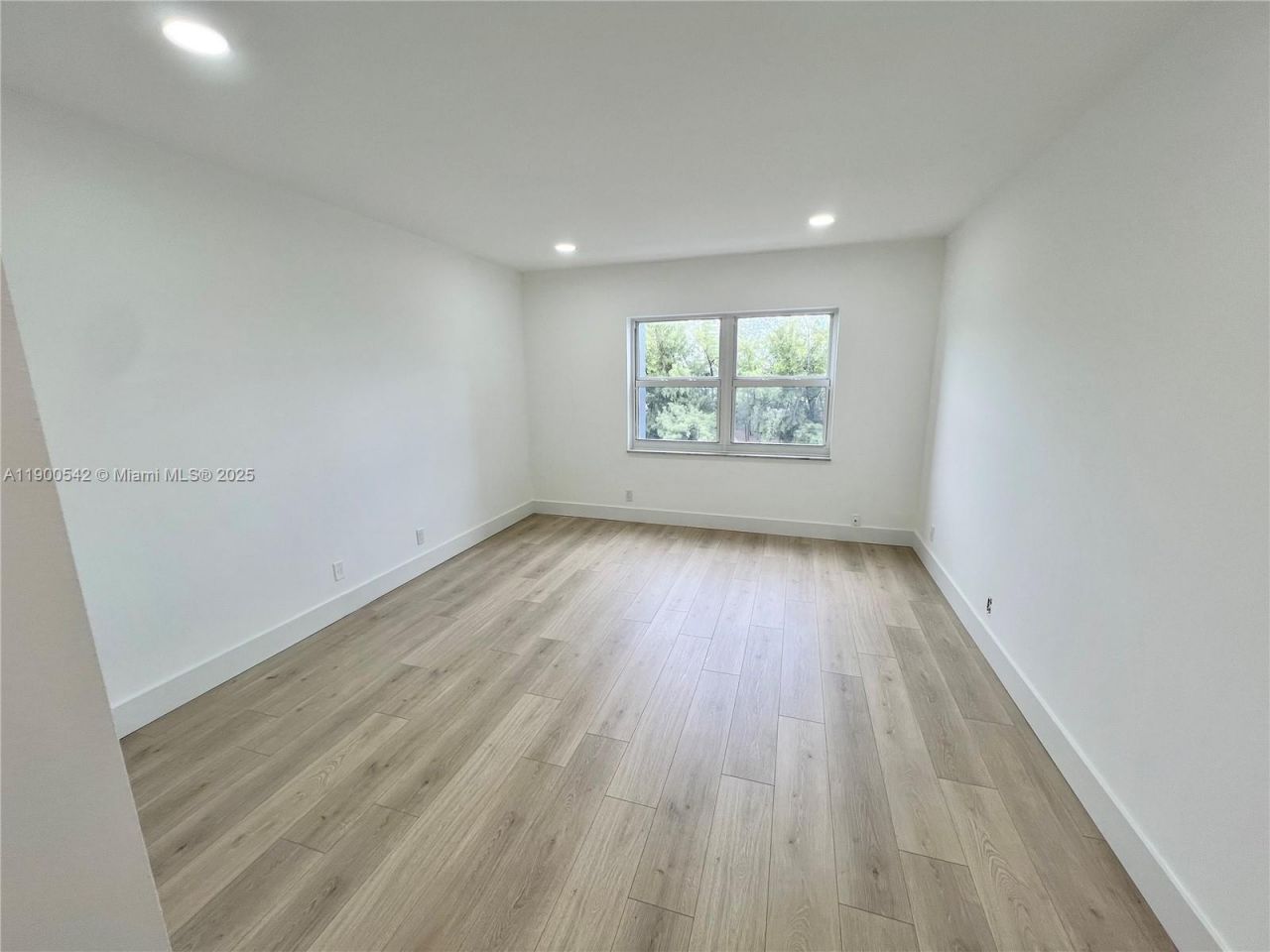 300 Diplomat Pkwy, Unit 518, Hallandale Beach, FL 33009 Photo