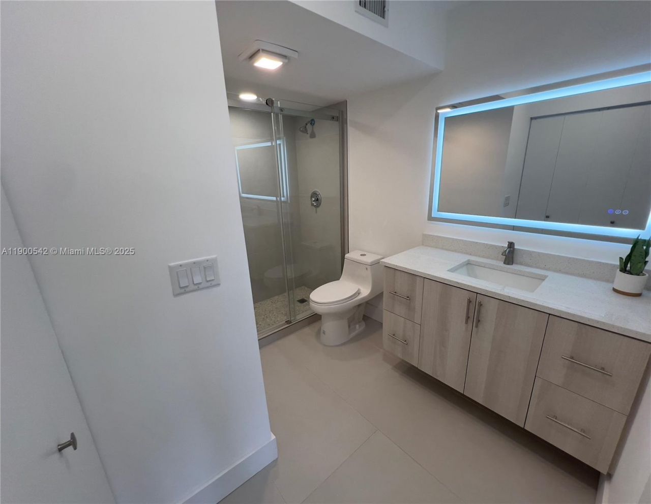 300 Diplomat Pkwy, Unit 518, Hallandale Beach, FL 33009 Photo