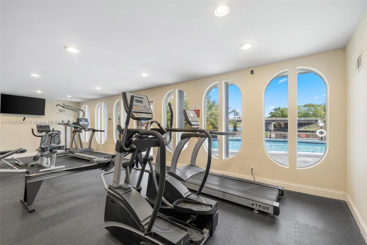 300 Diplomat Pkwy, Unit 518, Hallandale Beach, FL 33009 Photo