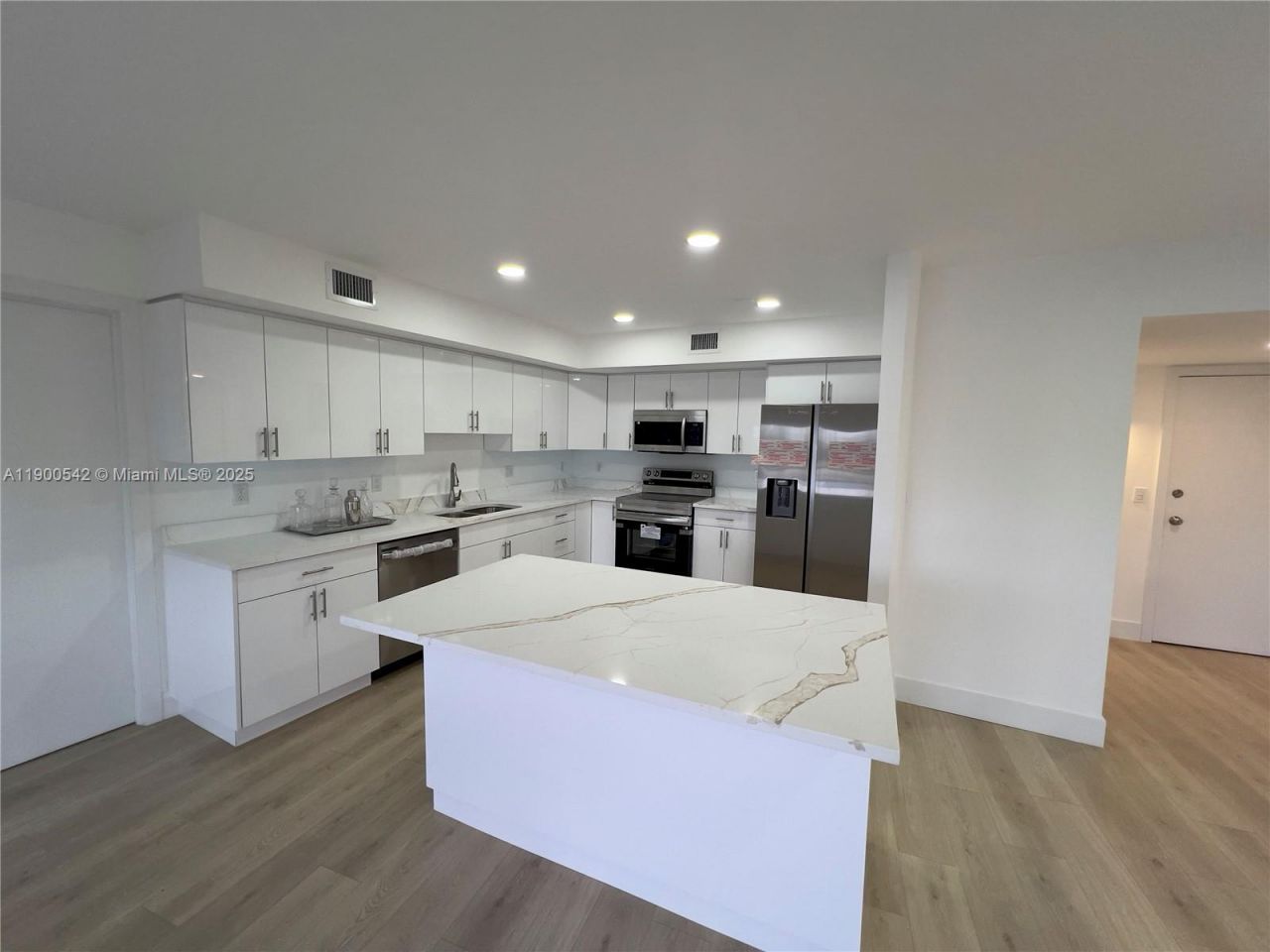 300 Diplomat Pkwy, Unit 518, Hallandale Beach, FL 33009 Photo