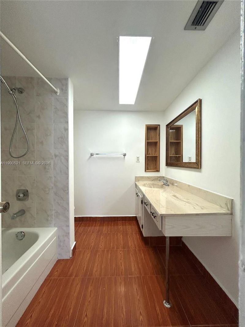 6005 Del Lago Cir, Unit 210, Sunrise, FL 33313 Photo