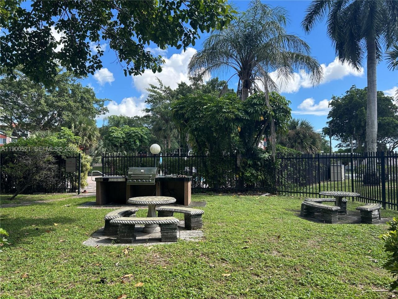 6005 Del Lago Cir, Unit 210, Sunrise, FL 33313 Photo