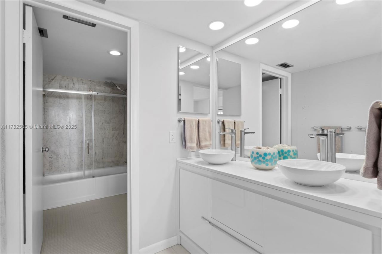 881 Ocean Dr, Unit 24C, Key Biscayne, FL 33149 Photo