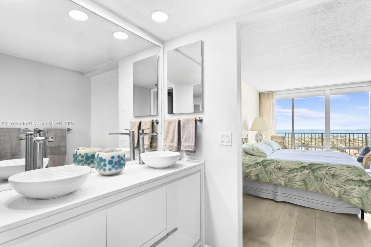 881 Ocean Dr, Unit 24C, Key Biscayne, FL 33149 Photo