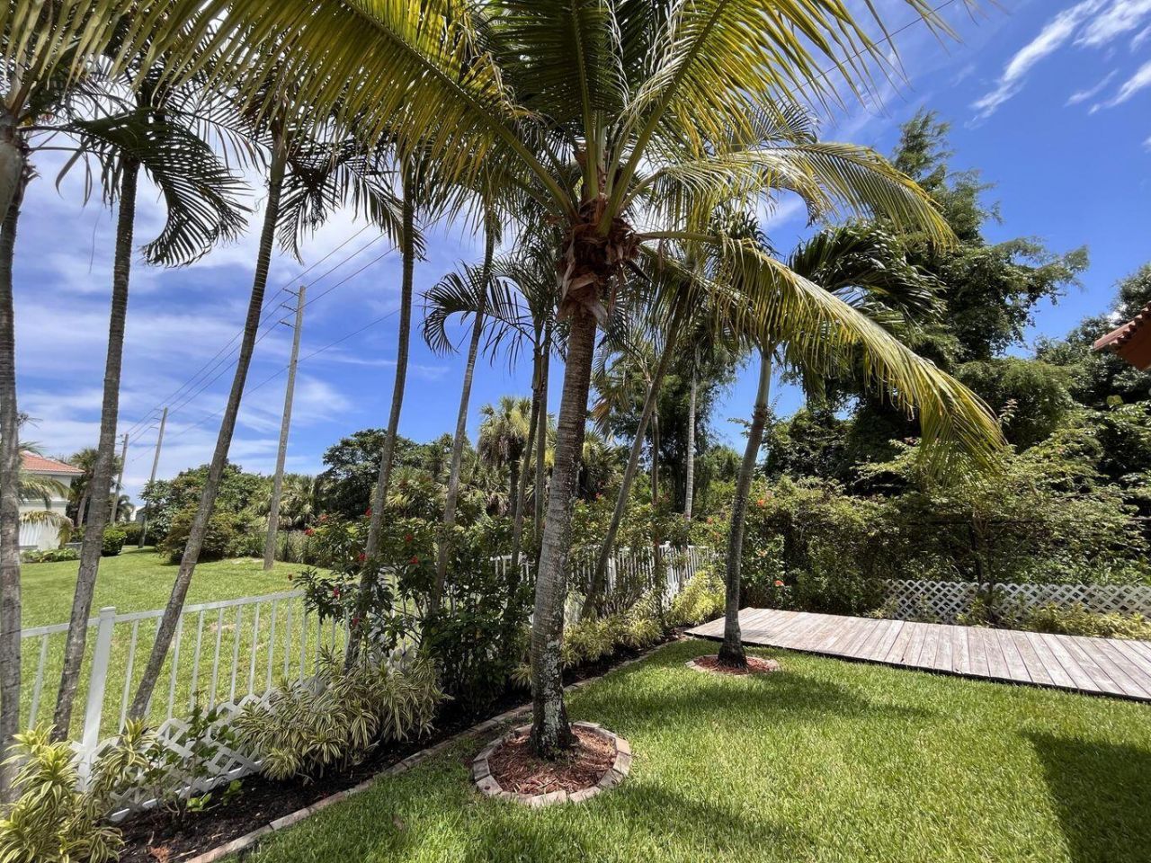 1107 Via Jardin, Riviera Beach, FL 33418 Photo