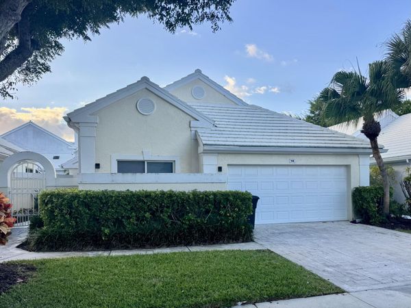 18 Selby Lane, Palm Beach Gardens, FL 33418