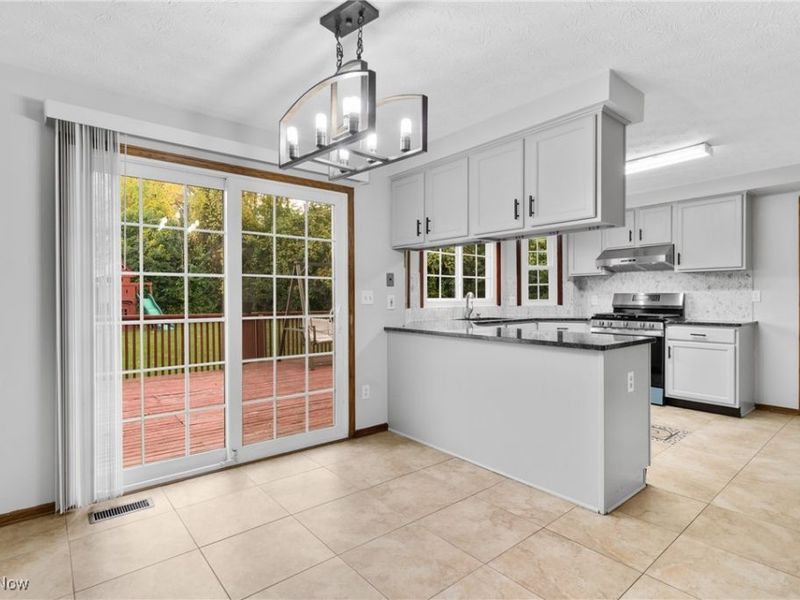 4930 Squire Drive, Sagamore Hills, OH 44067 Photo 12