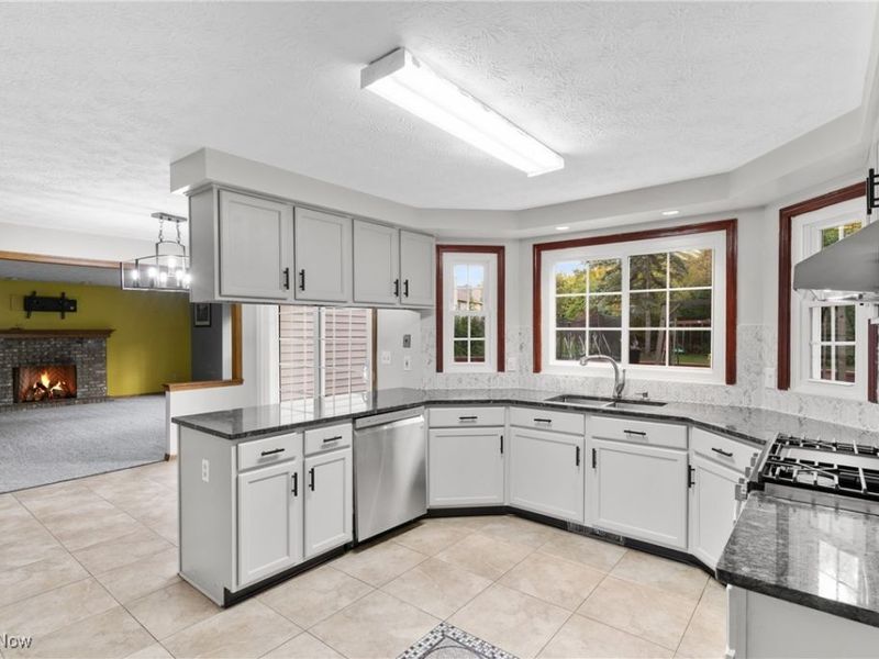 4930 Squire Drive, Sagamore Hills, OH 44067 Photo 14