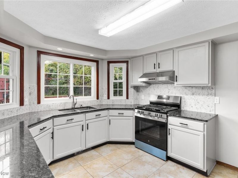 4930 Squire Drive, Sagamore Hills, OH 44067 Photo 16