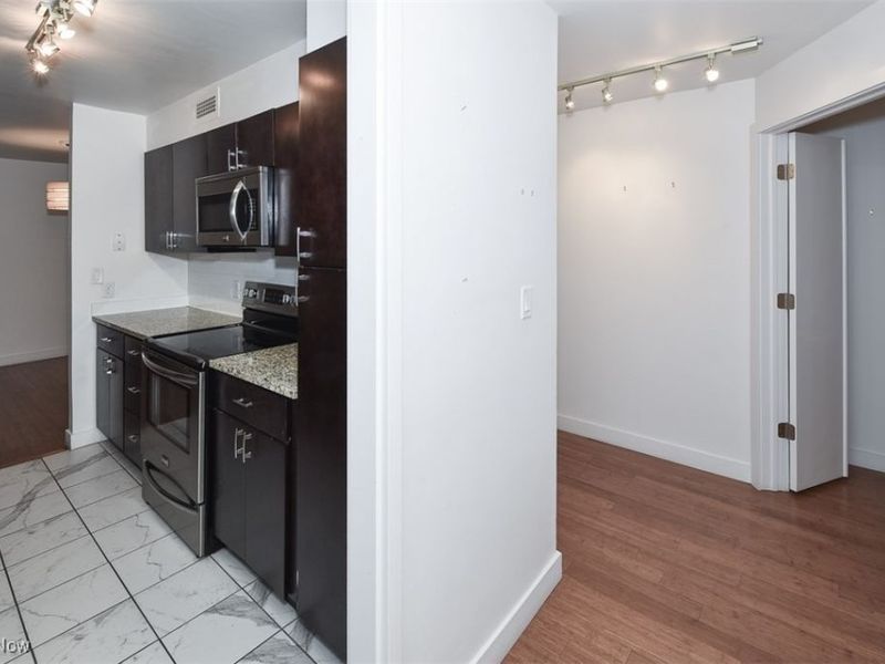 12700 Lake Avenue, Unit 1610, Lakewood, OH 44107 Photo 5