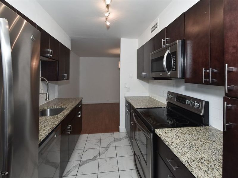 12700 Lake Avenue, Unit 1610, Lakewood, OH 44107 Photo 7