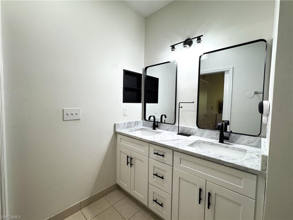 8423 Bernwood Cove Loop, Unit 410, Fort Myers, FL 33966 Photo