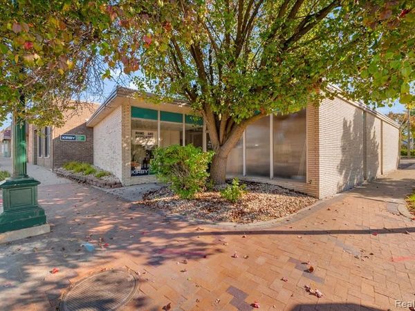 3151 S Wayne Road, Wayne, MI 48184