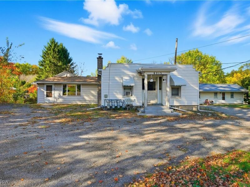 6215 North Avenue, Geneva, OH 44041 Photo 1